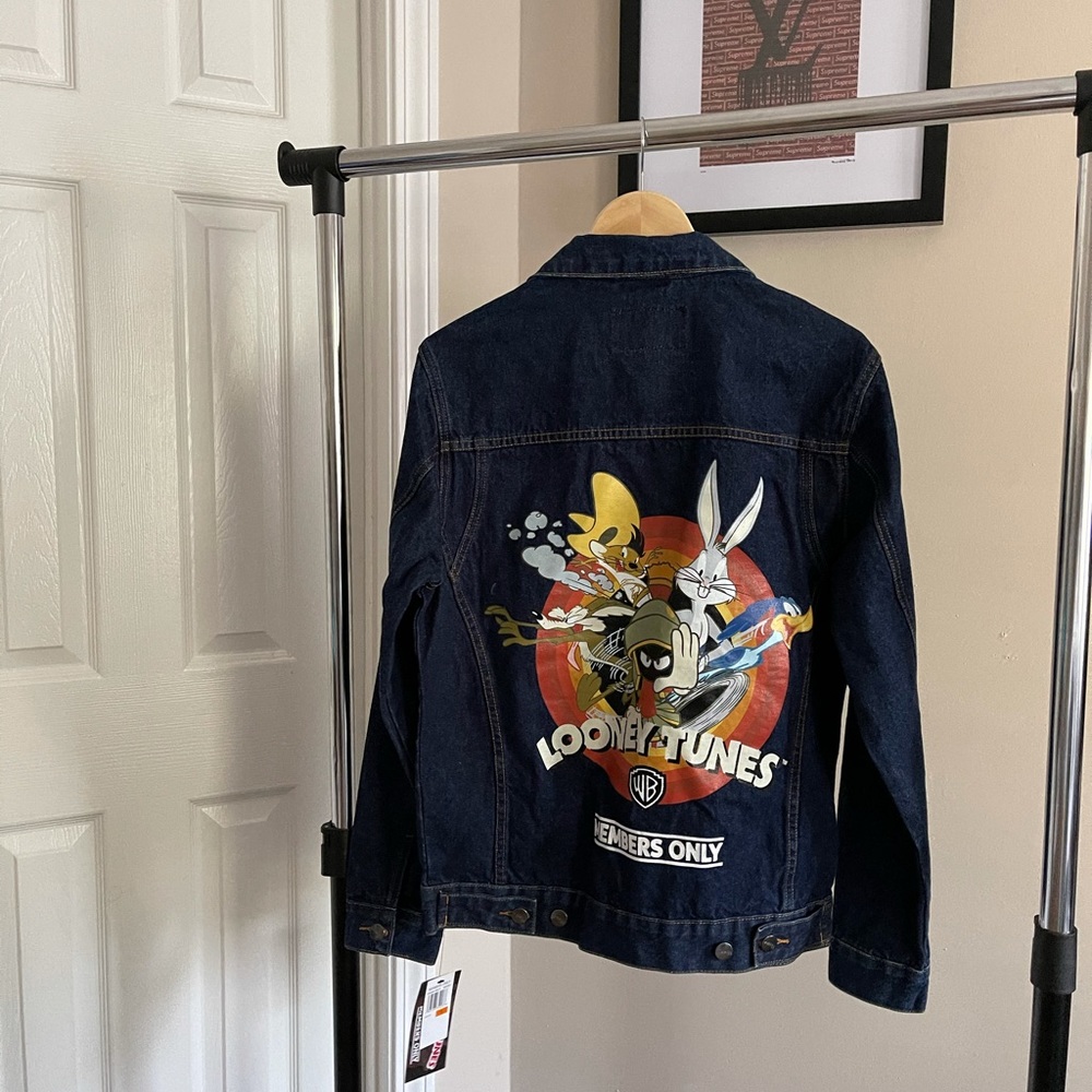 MEN'S WOMEN’S LOONEY TUNES DENIM JACKET NWT - Picture 2 of 5